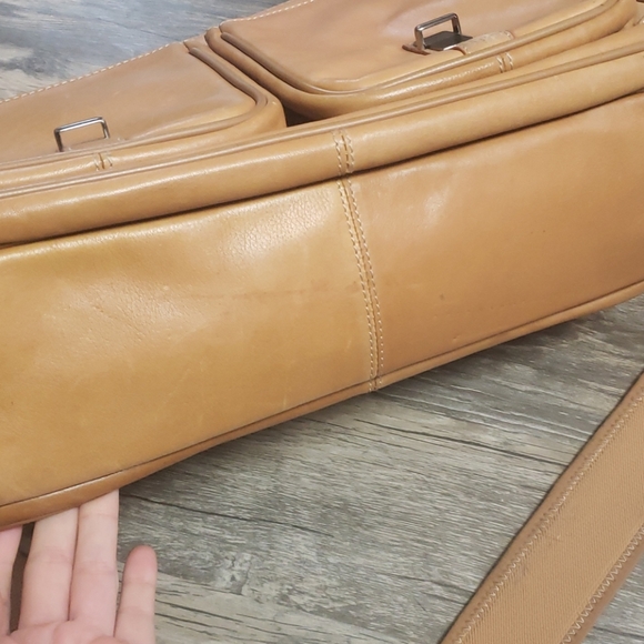 Kenneth Cole Leather messenger computer bag - Picture 16 of 16